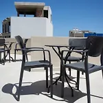 Uni Island - Metropolis Suites