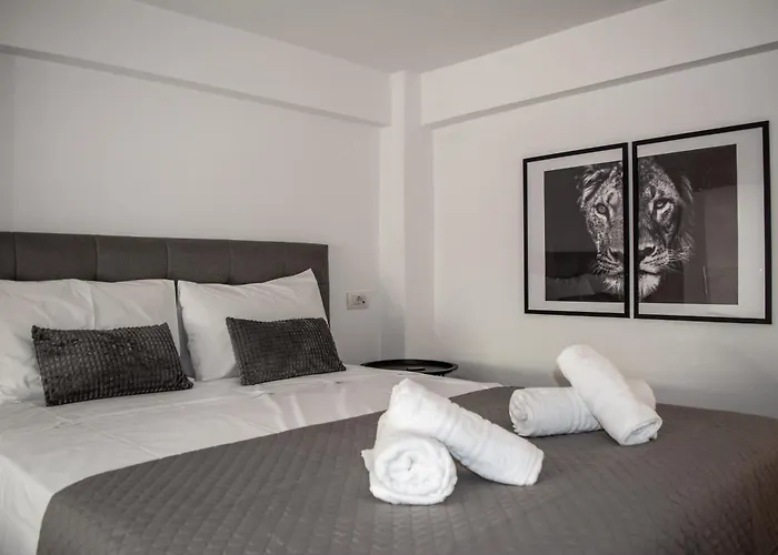 Uni Island - Metropolis Suites